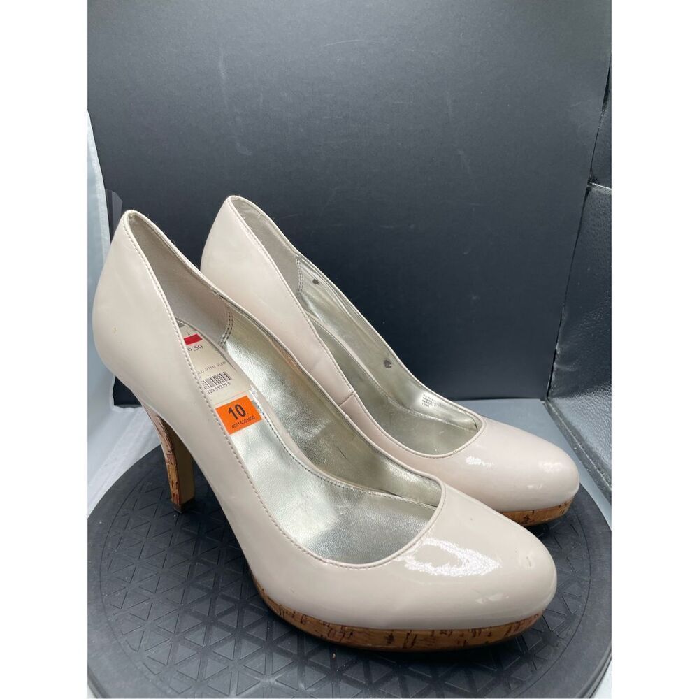 Alfani Maddy Platform Pump Cream Color Patent Leather Size 10